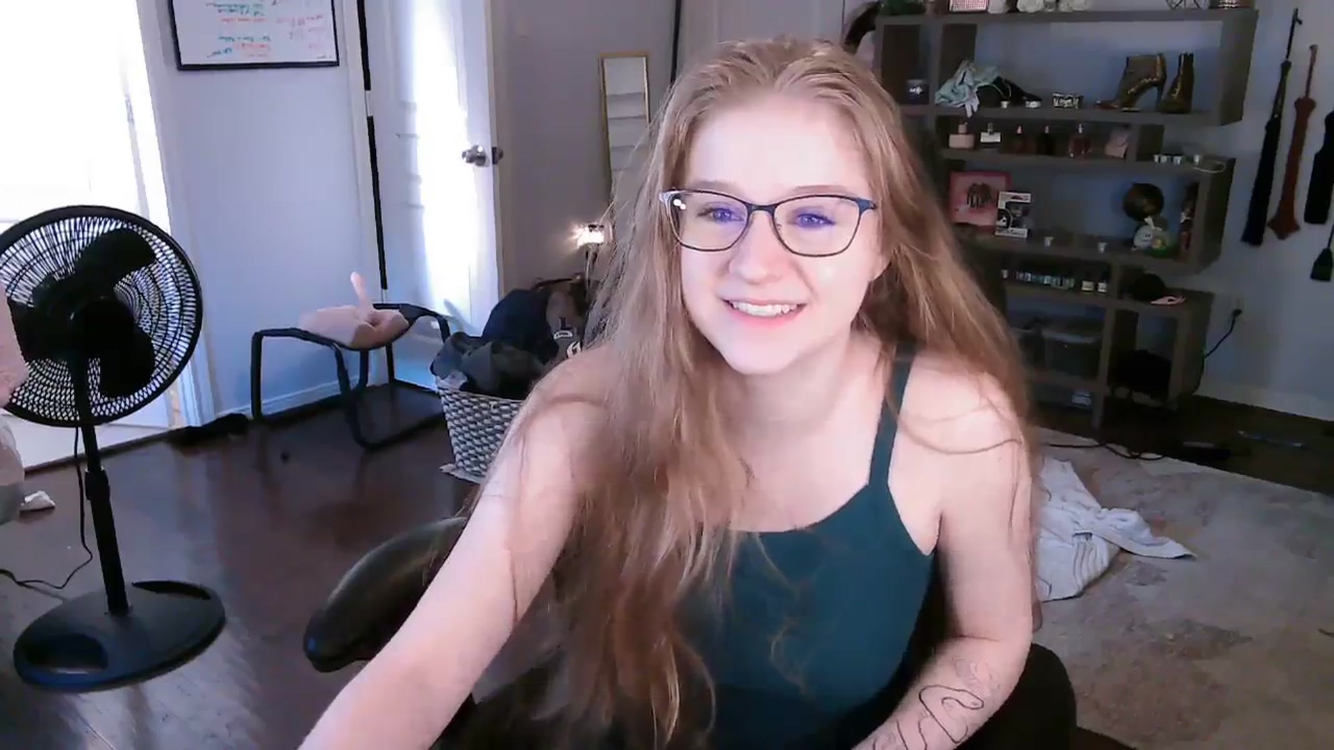 Gallery image thumbnail from Bunnydathug's myfreecams stream on, 10/16/2023, 14:27 image 4 of 20
