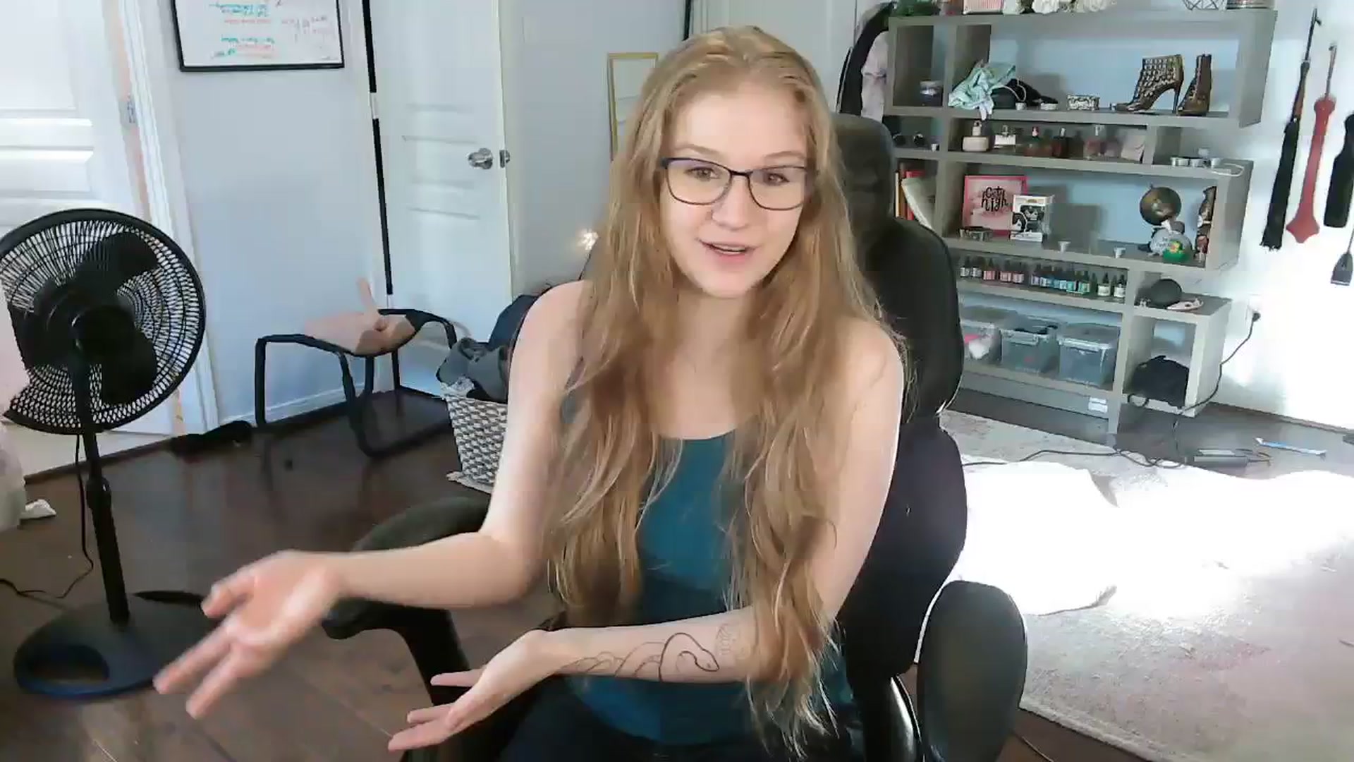 Gallery image thumbnail from Bunnydathug's myfreecams stream on, 10/16/2023, 14:27 image 11 of 20