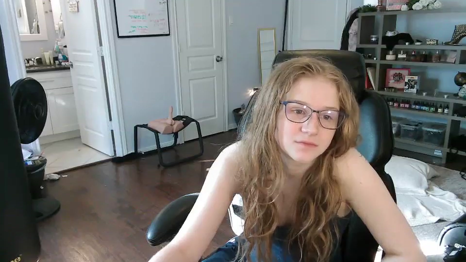 Gallery image thumbnail from Bunnydathug's myfreecams stream on, 10/18/2023, 14:51 image 12 of 20