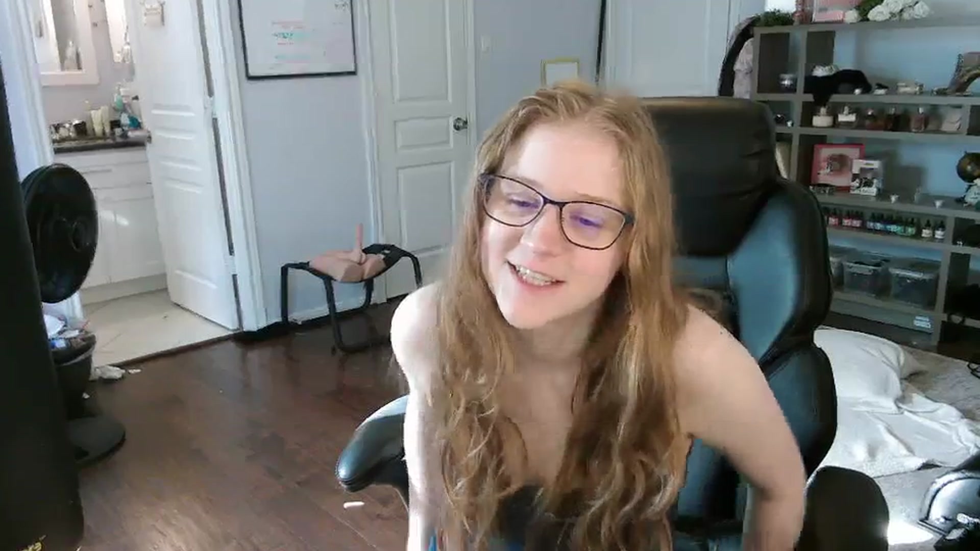Gallery image thumbnail from Bunnydathug's myfreecams stream on, 10/18/2023, 14:51 image 17 of 20