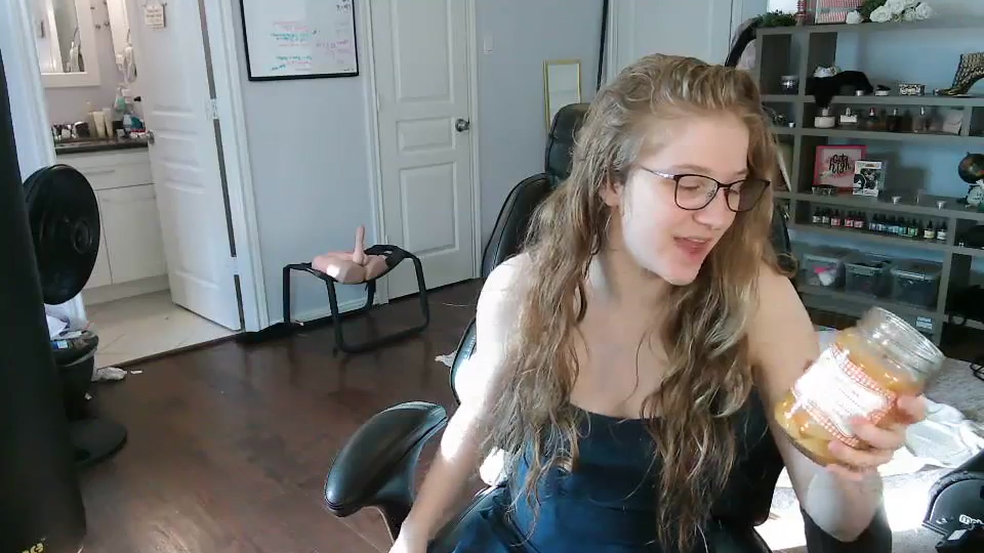 Gallery image thumbnail from Bunnydathug's myfreecams stream on, 10/18/2023, 14:51 image 2 of 20