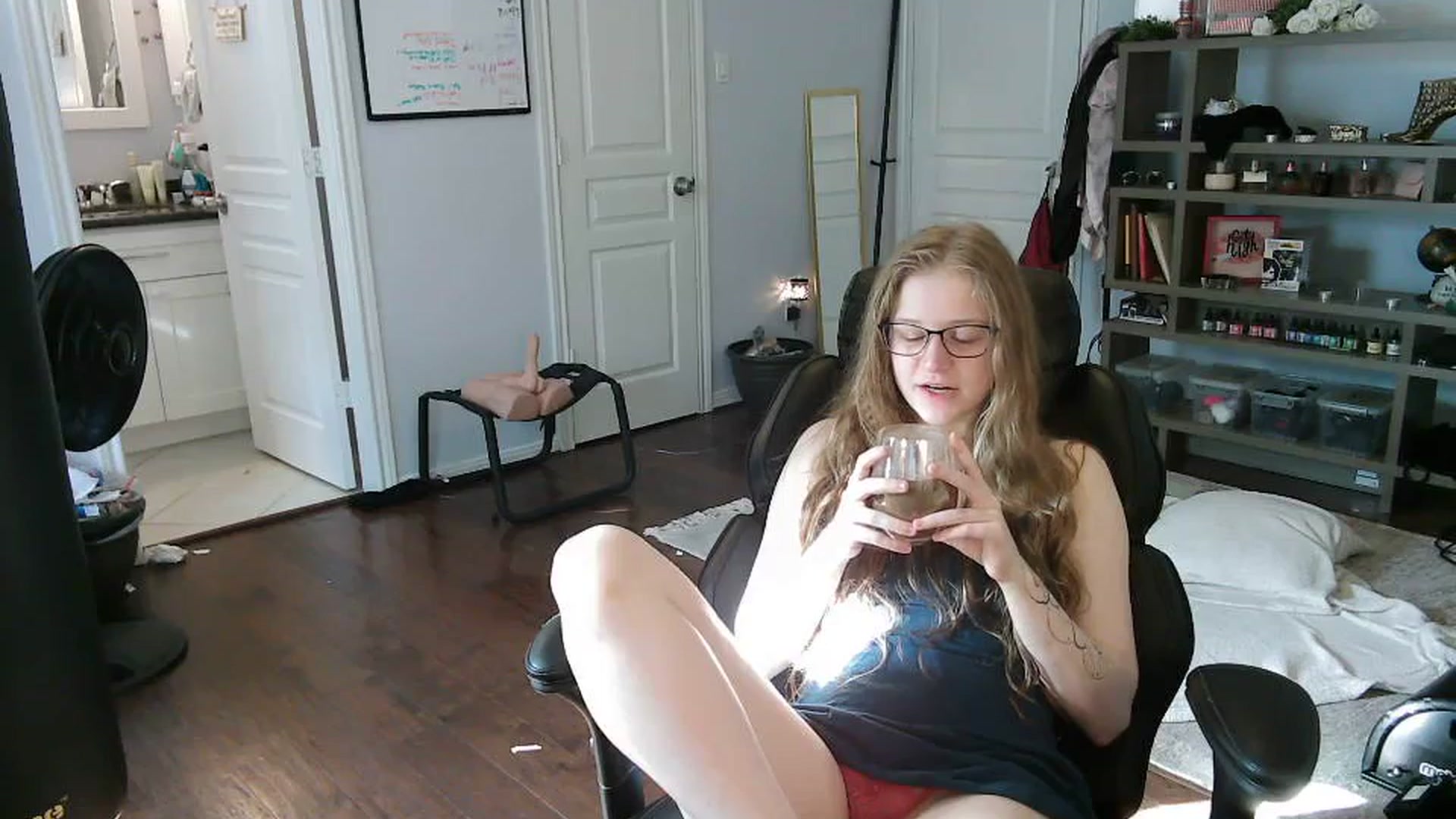 Gallery image thumbnail from Bunnydathug's myfreecams stream on, 10/18/2023, 14:51 image 19 of 20