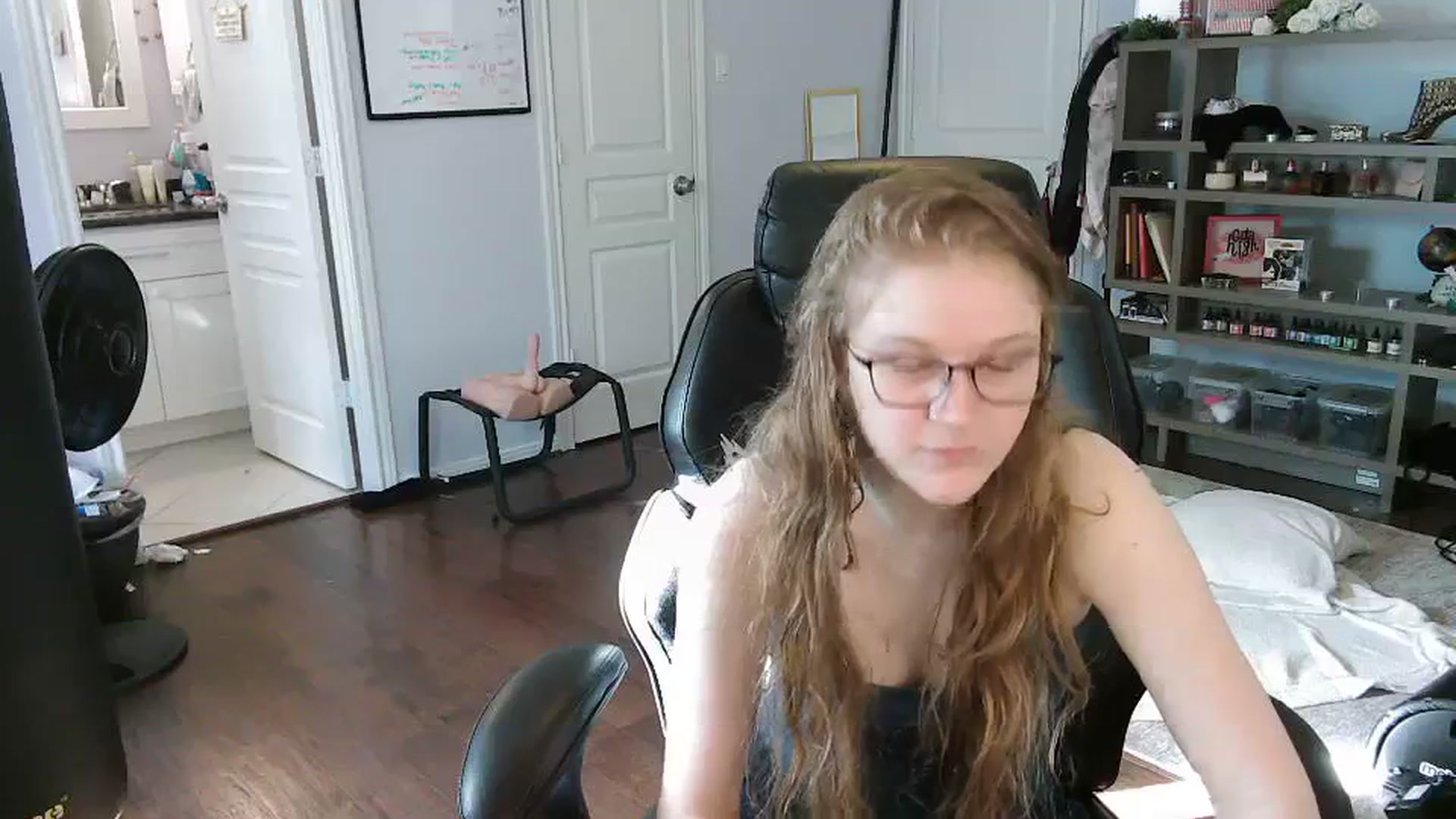 Gallery image thumbnail from Bunnydathug's myfreecams stream on, 10/18/2023, 14:51 image 10 of 20
