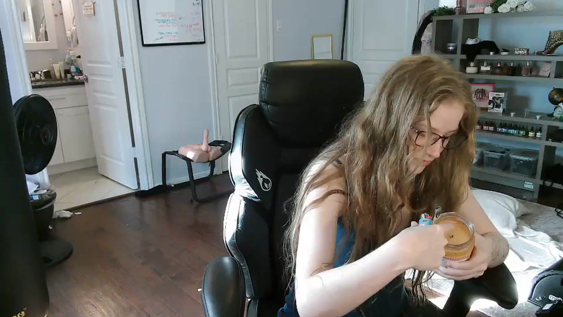 Gallery image thumbnail from Bunnydathug's myfreecams stream on, 10/18/2023, 14:51 image 1 of 20