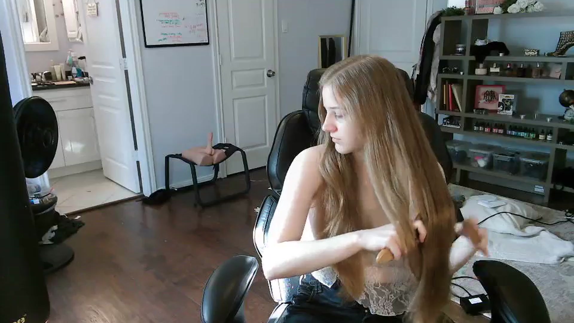Gallery image thumbnail from Bunnydathug's myfreecams stream on, 10/19/2023, 15:15 image 10 of 20