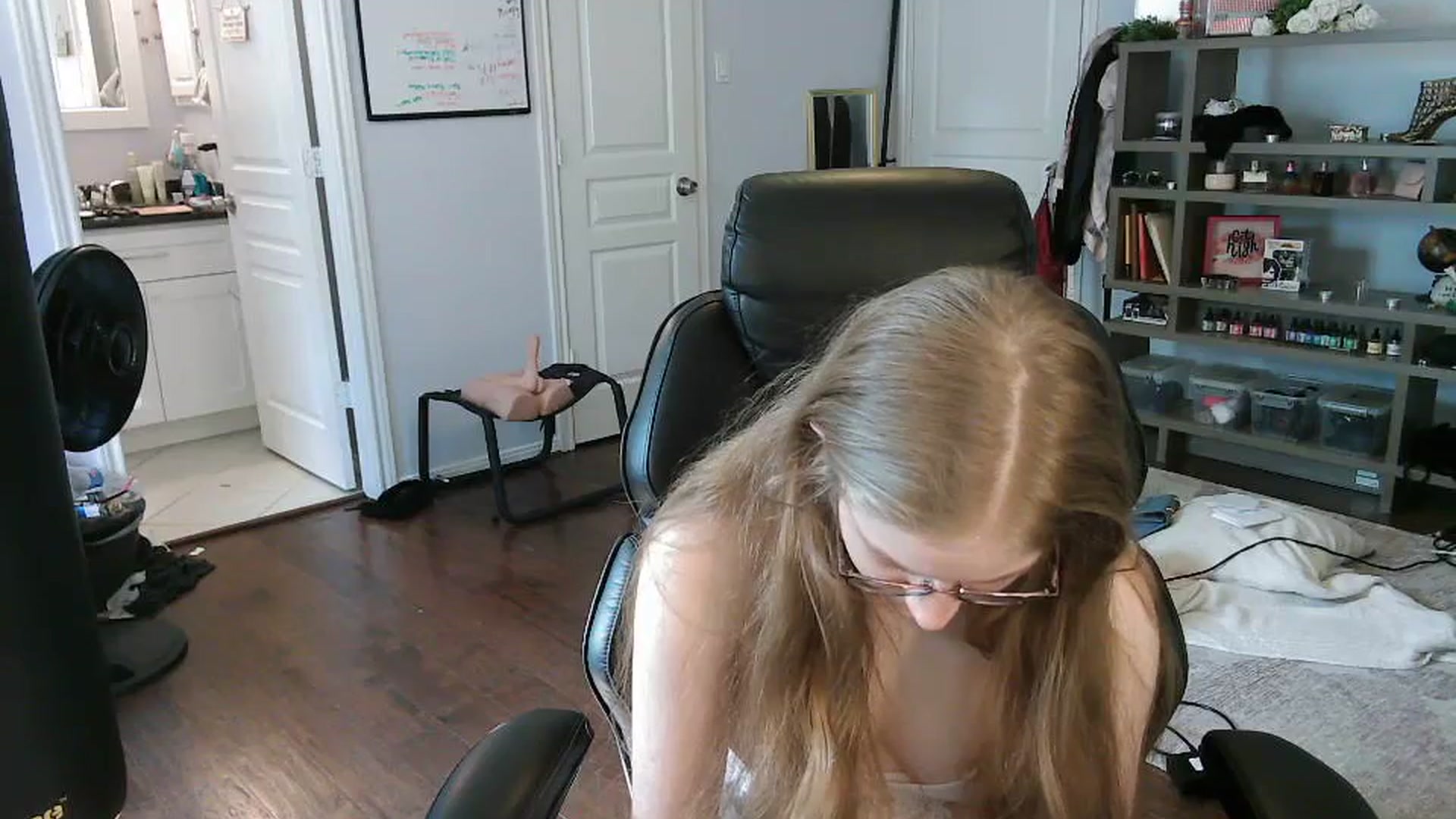 Gallery image thumbnail from Bunnydathug's myfreecams stream on, 10/19/2023, 15:15 image 19 of 20