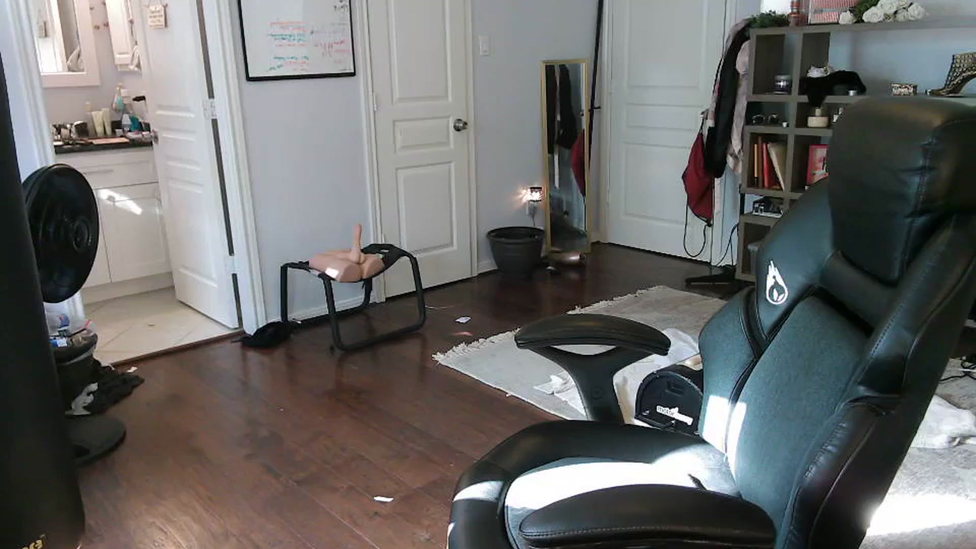 Gallery image thumbnail from Bunnydathug's myfreecams stream on, 10/19/2023, 15:15 image 1 of 20