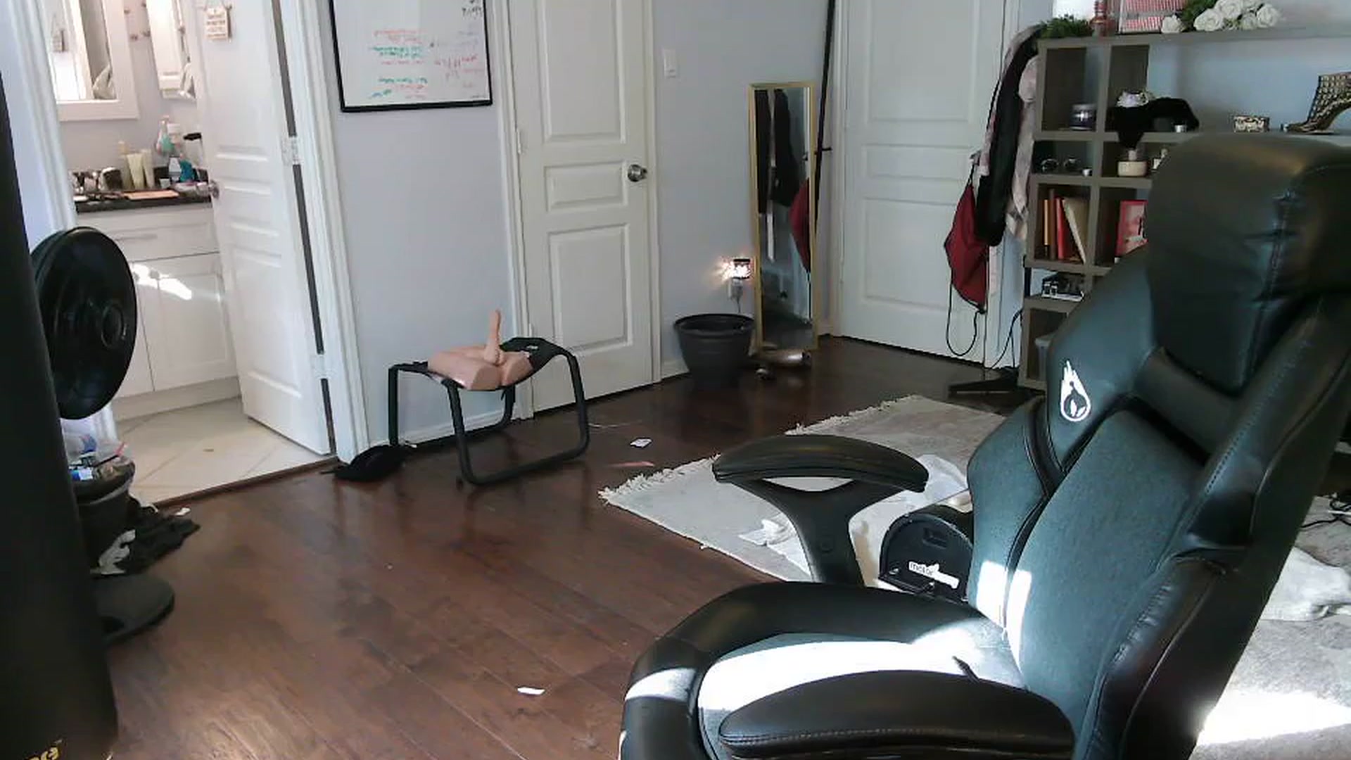 Gallery image thumbnail from Bunnydathug's myfreecams stream on, 10/19/2023, 15:15 image 2 of 20