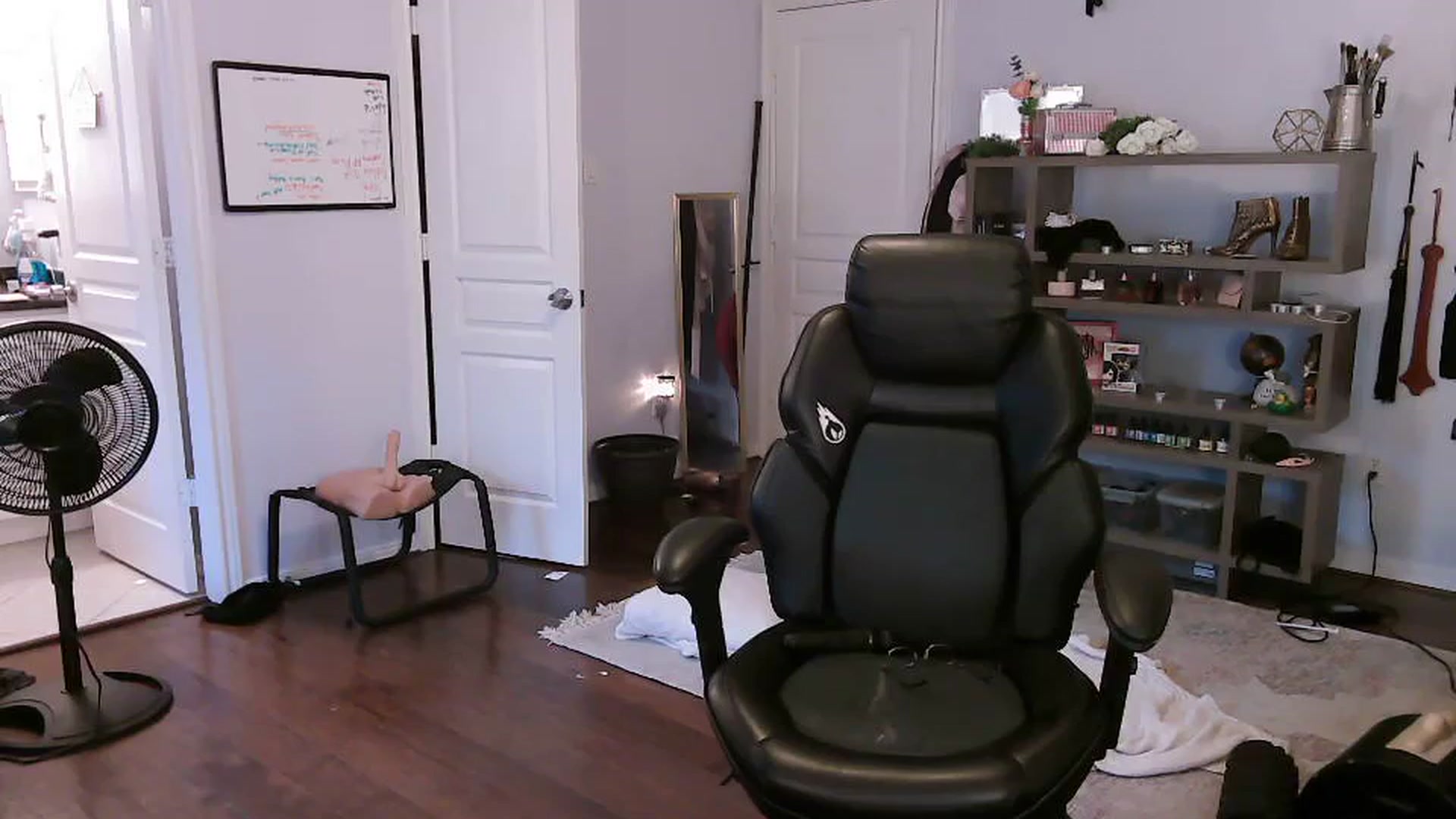Gallery image thumbnail from Bunnydathug's myfreecams stream on, 10/20/2023, 13:28 image 10 of 20