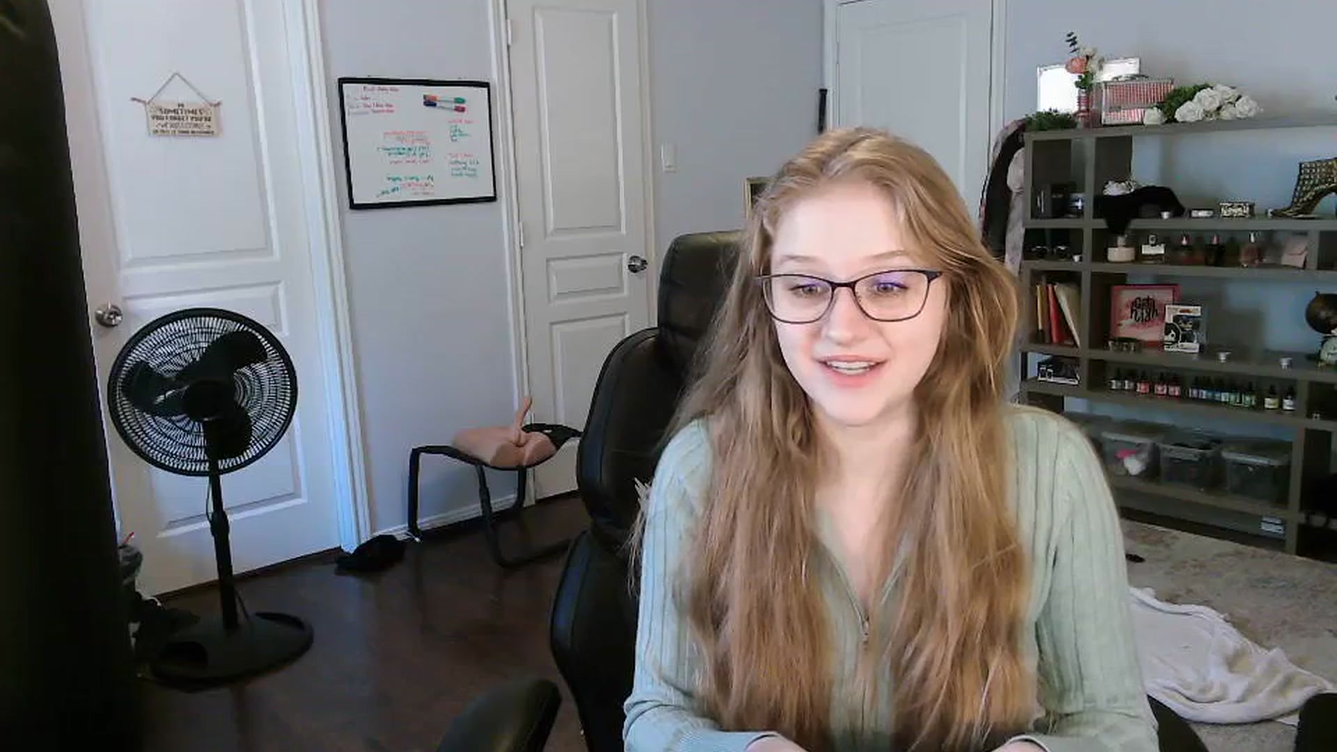 Gallery image thumbnail from Bunnydathug's myfreecams stream on, 10/20/2023, 19:08 image 9 of 20