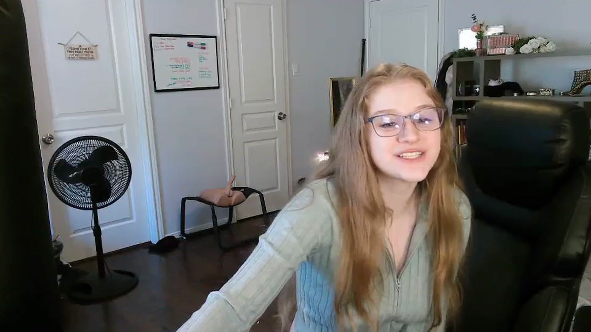 Gallery image thumbnail from Bunnydathug's myfreecams stream on, 10/20/2023, 19:08 image 11 of 20