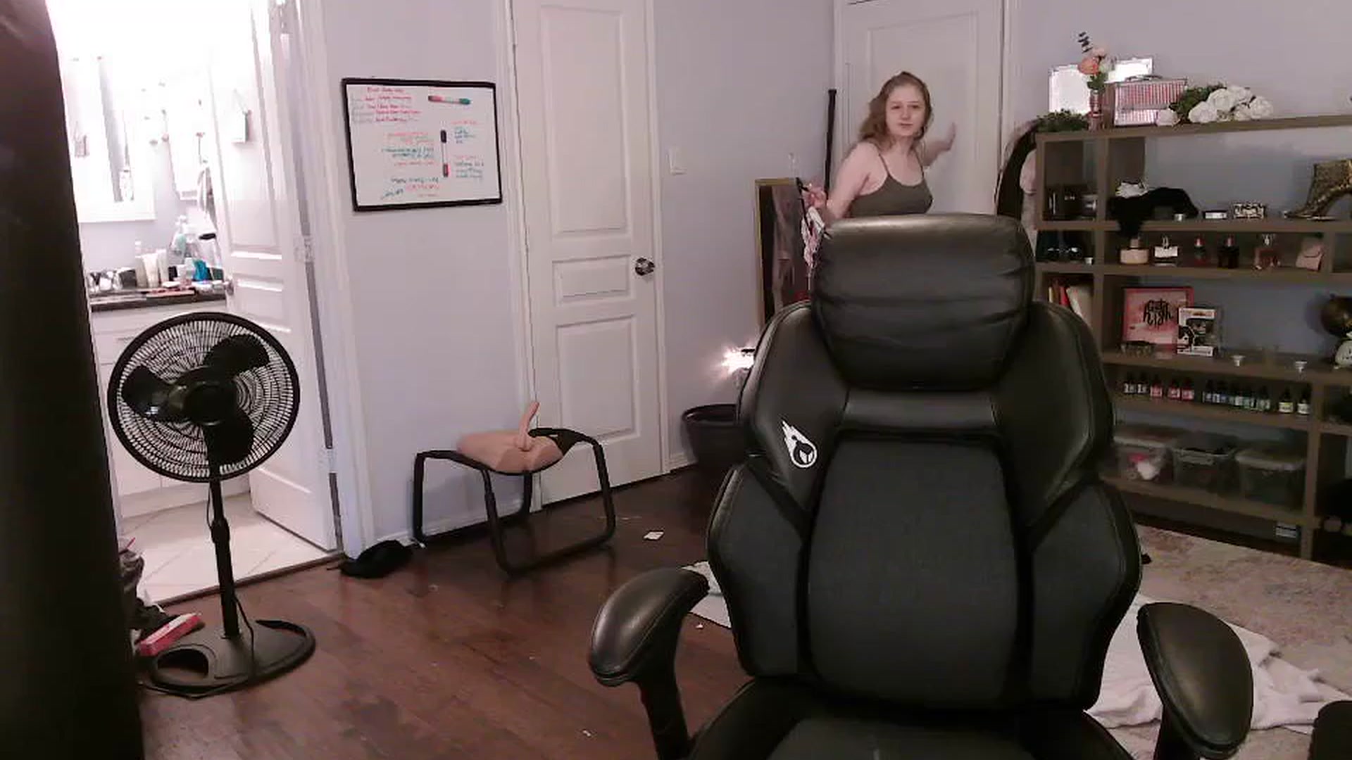 Gallery image thumbnail from Bunnydathug's myfreecams stream on, 10/21/2023, 12:37 image 16 of 20