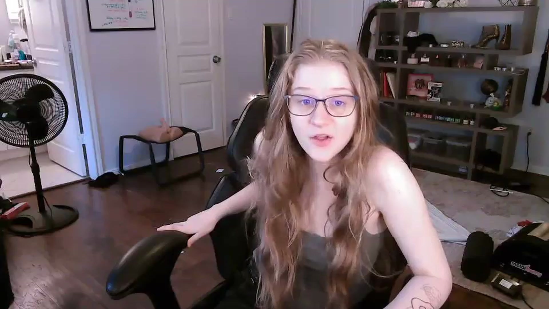 Gallery image thumbnail from Bunnydathug's myfreecams stream on, 10/21/2023, 13:40 image 16 of 20