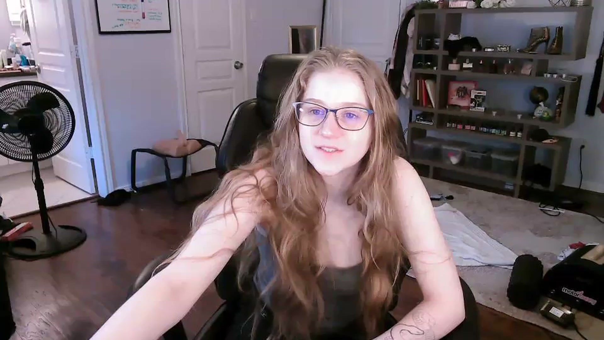Gallery image thumbnail from Bunnydathug's myfreecams stream on, 10/21/2023, 13:40 image 15 of 20