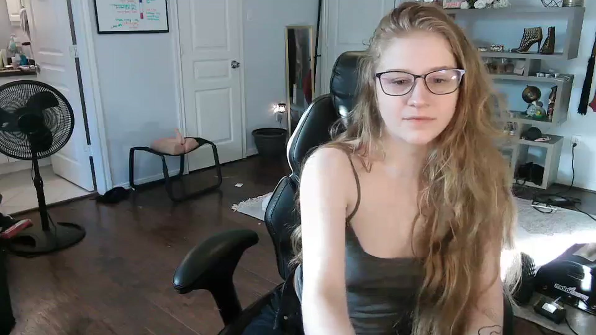 Gallery image thumbnail from Bunnydathug's myfreecams stream on, 10/21/2023, 14:19 image 10 of 20