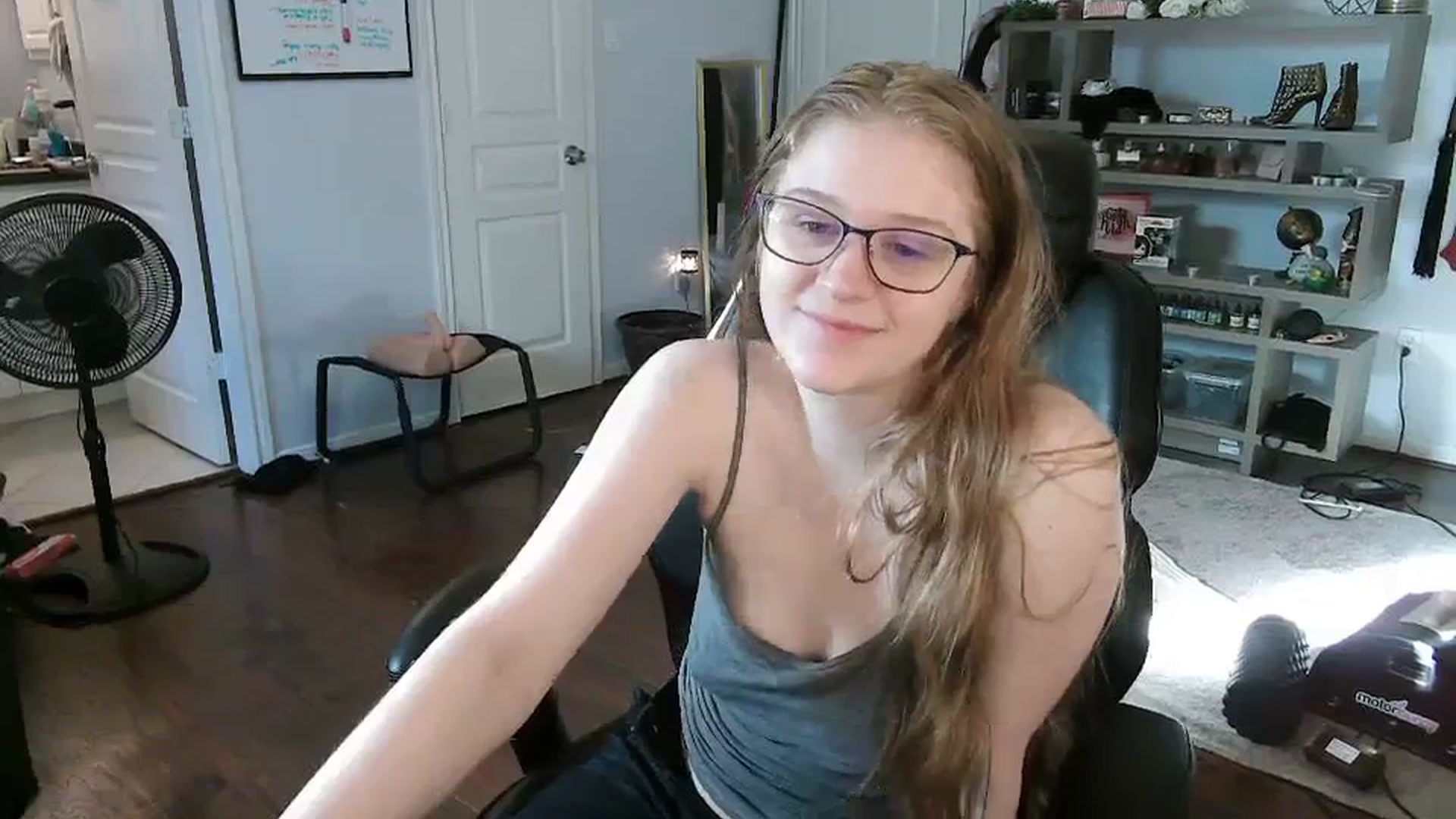 Gallery image thumbnail from Bunnydathug's myfreecams stream on, 10/21/2023, 14:19 image 5 of 20