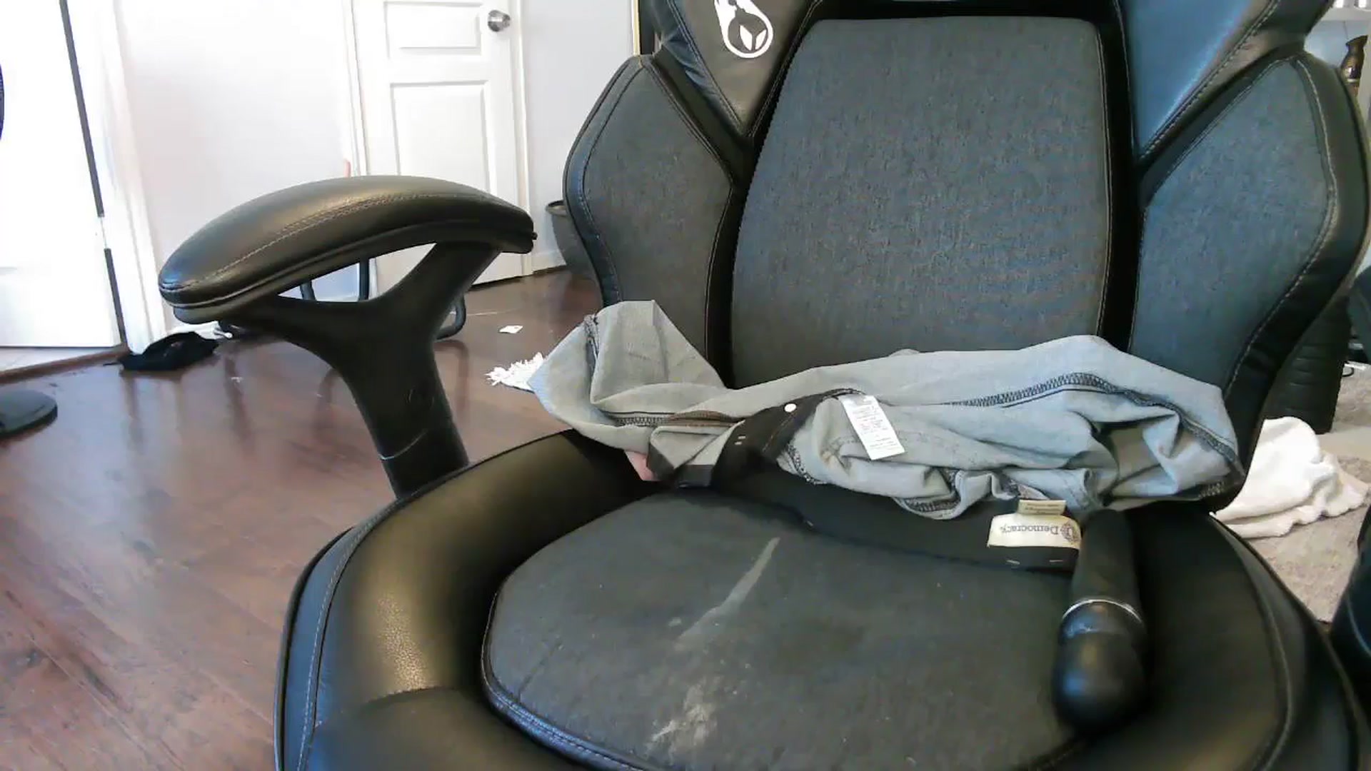 Gallery image thumbnail from Bunnydathug's myfreecams stream on, 10/21/2023, 19:21 image 7 of 20