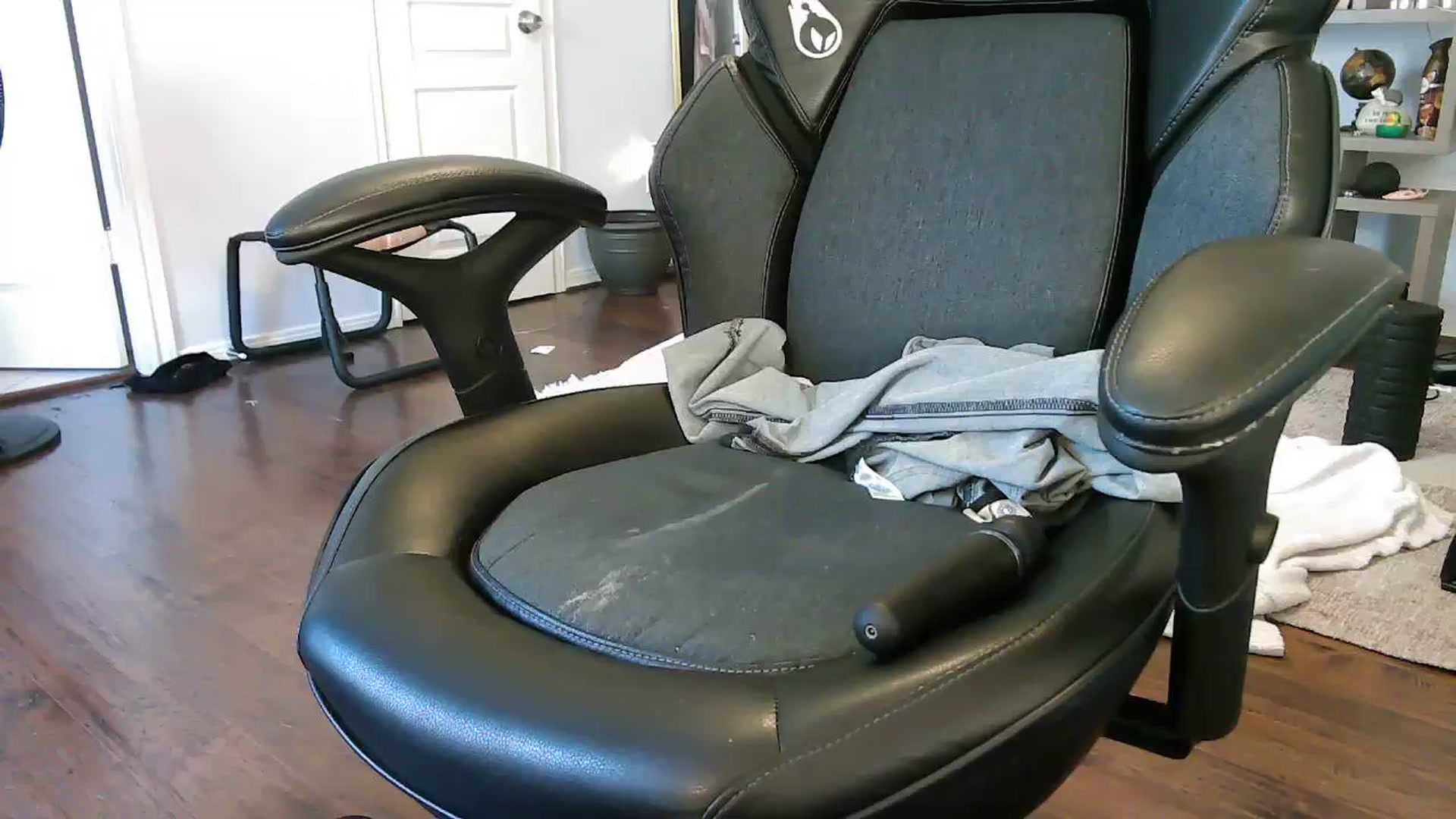 Gallery image thumbnail from Bunnydathug's myfreecams stream on, 10/21/2023, 19:21 image 2 of 20