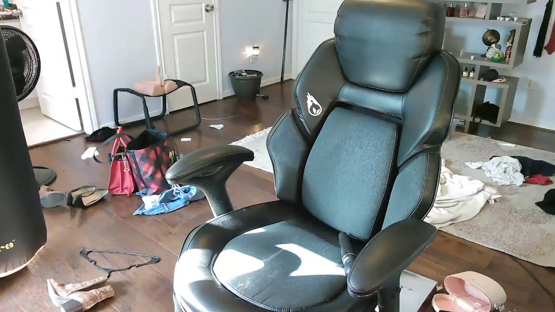 Gallery image thumbnail from Bunnydathug's myfreecams stream on, 10/24/2023, 15:26 image 11 of 20