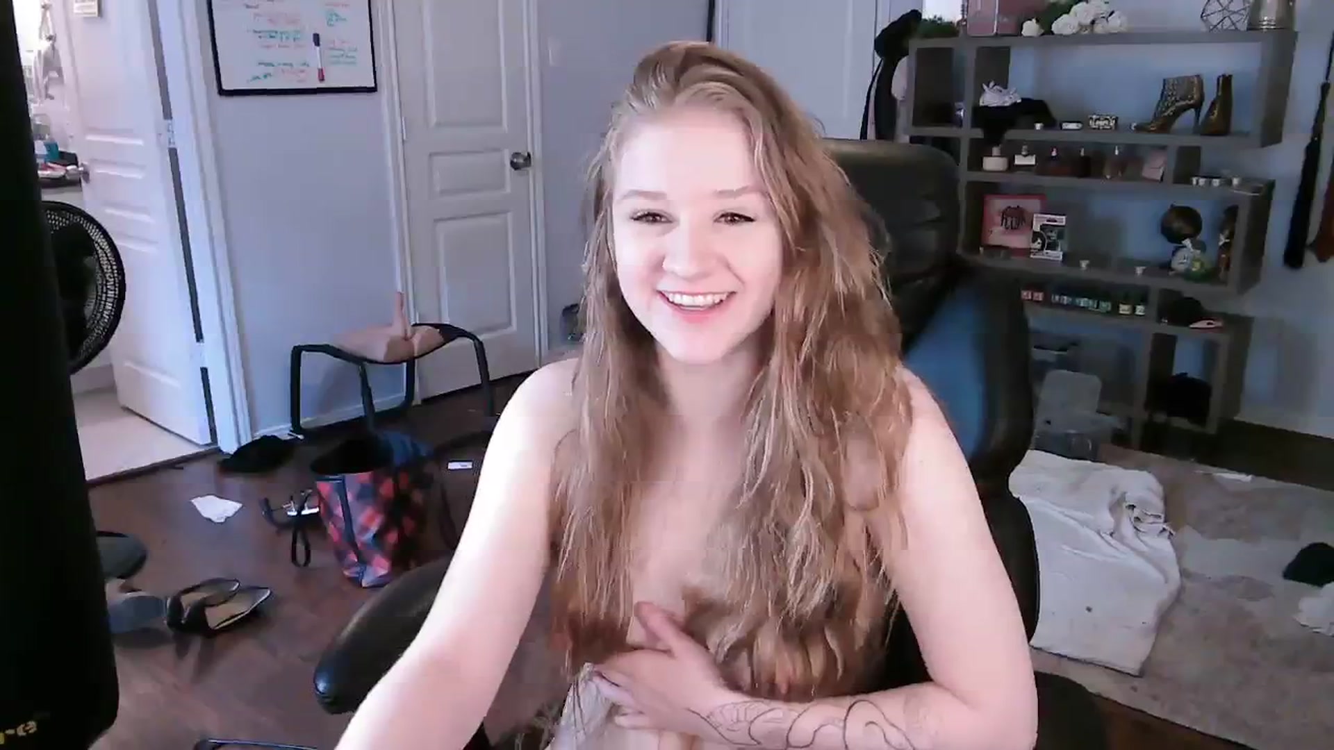 Gallery image thumbnail from Bunnydathug's myfreecams stream on, 10/24/2023, 17:47 image 13 of 20