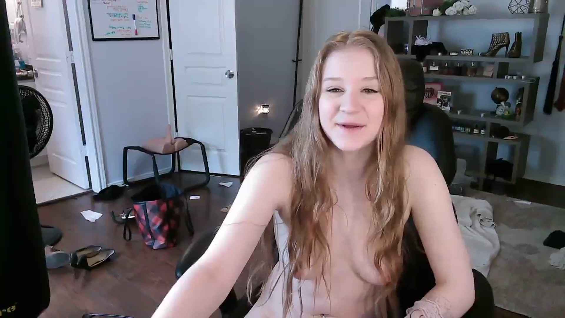 Gallery image thumbnail from Bunnydathug's myfreecams stream on, 10/24/2023, 17:47 image 17 of 20