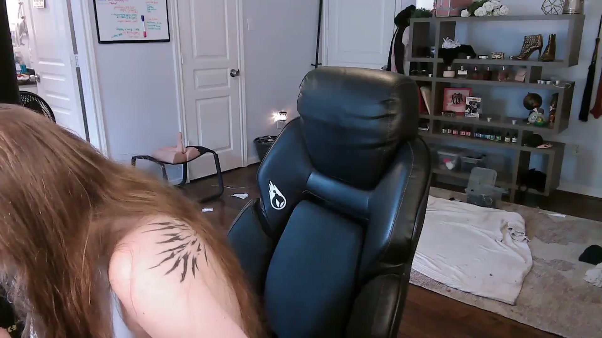 Gallery image thumbnail from Bunnydathug's myfreecams stream on, 10/24/2023, 17:47 image 10 of 20
