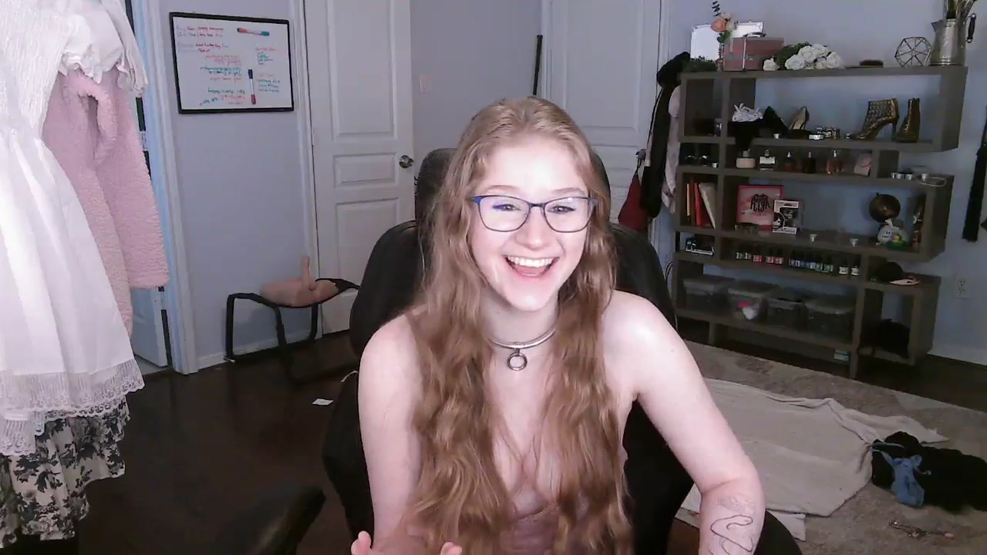 Gallery image thumbnail from Bunnydathug's myfreecams stream on, 10/25/2023, 19:53 image 7 of 20