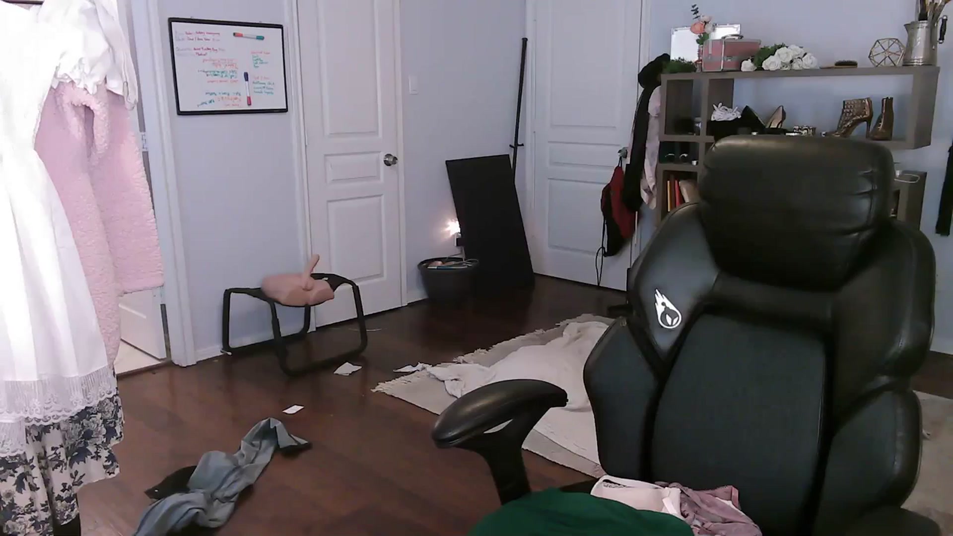 Gallery image thumbnail from Bunnydathug's myfreecams stream on, 10/26/2023, 15:44 image 11 of 20