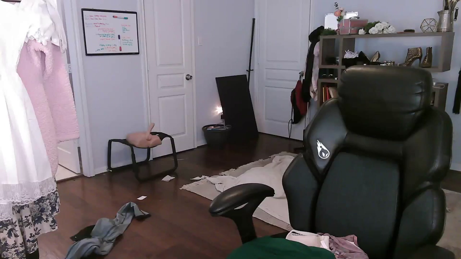 Gallery image thumbnail from Bunnydathug's myfreecams stream on, 10/26/2023, 15:44 image 14 of 20