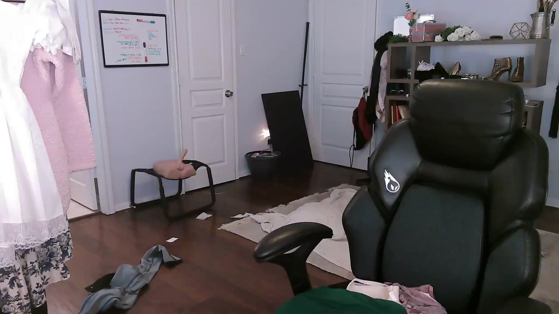 Gallery image thumbnail from Bunnydathug's myfreecams stream on, 10/26/2023, 15:44 image 13 of 20