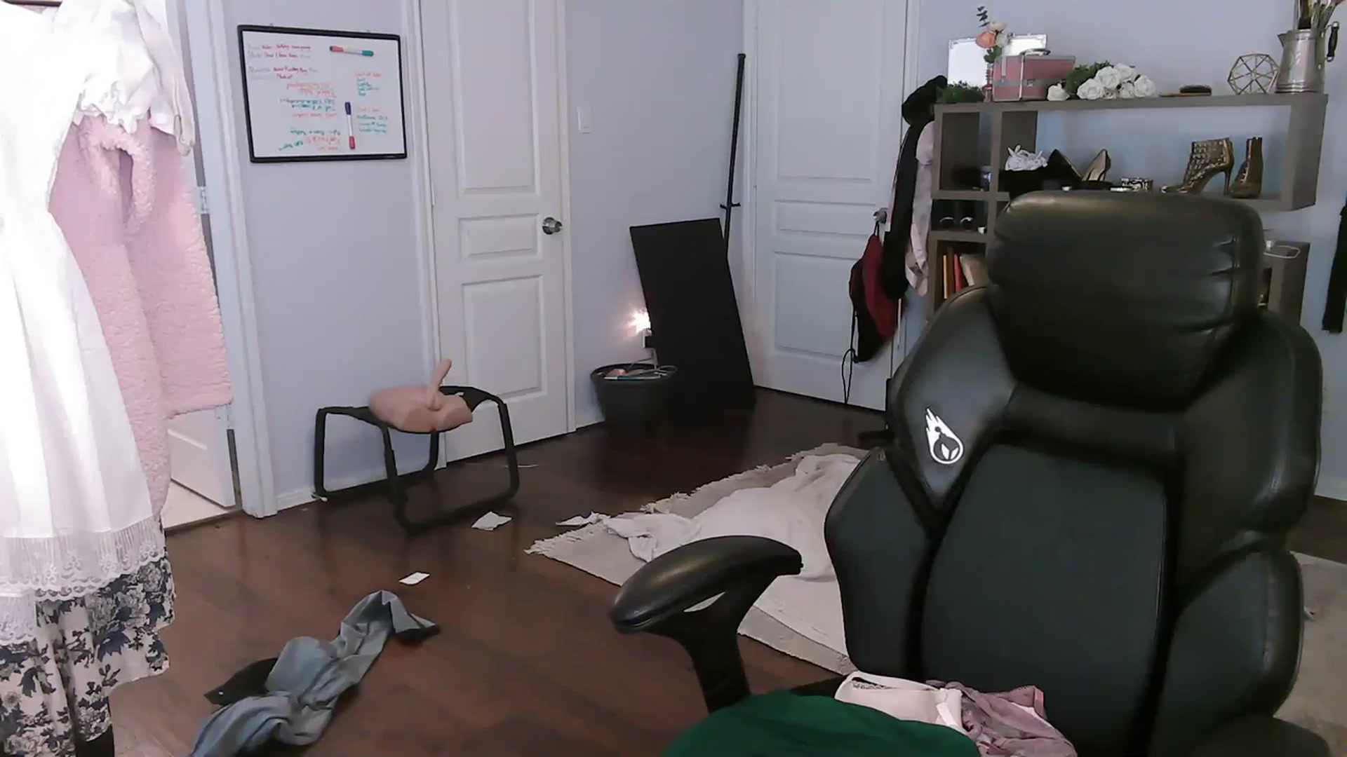 Gallery image thumbnail from Bunnydathug's myfreecams stream on, 10/26/2023, 15:44 image 9 of 20