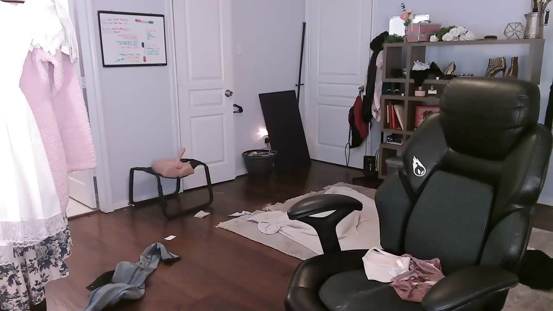 Gallery image thumbnail from Bunnydathug's myfreecams stream on, 10/26/2023, 15:44 image 1 of 20