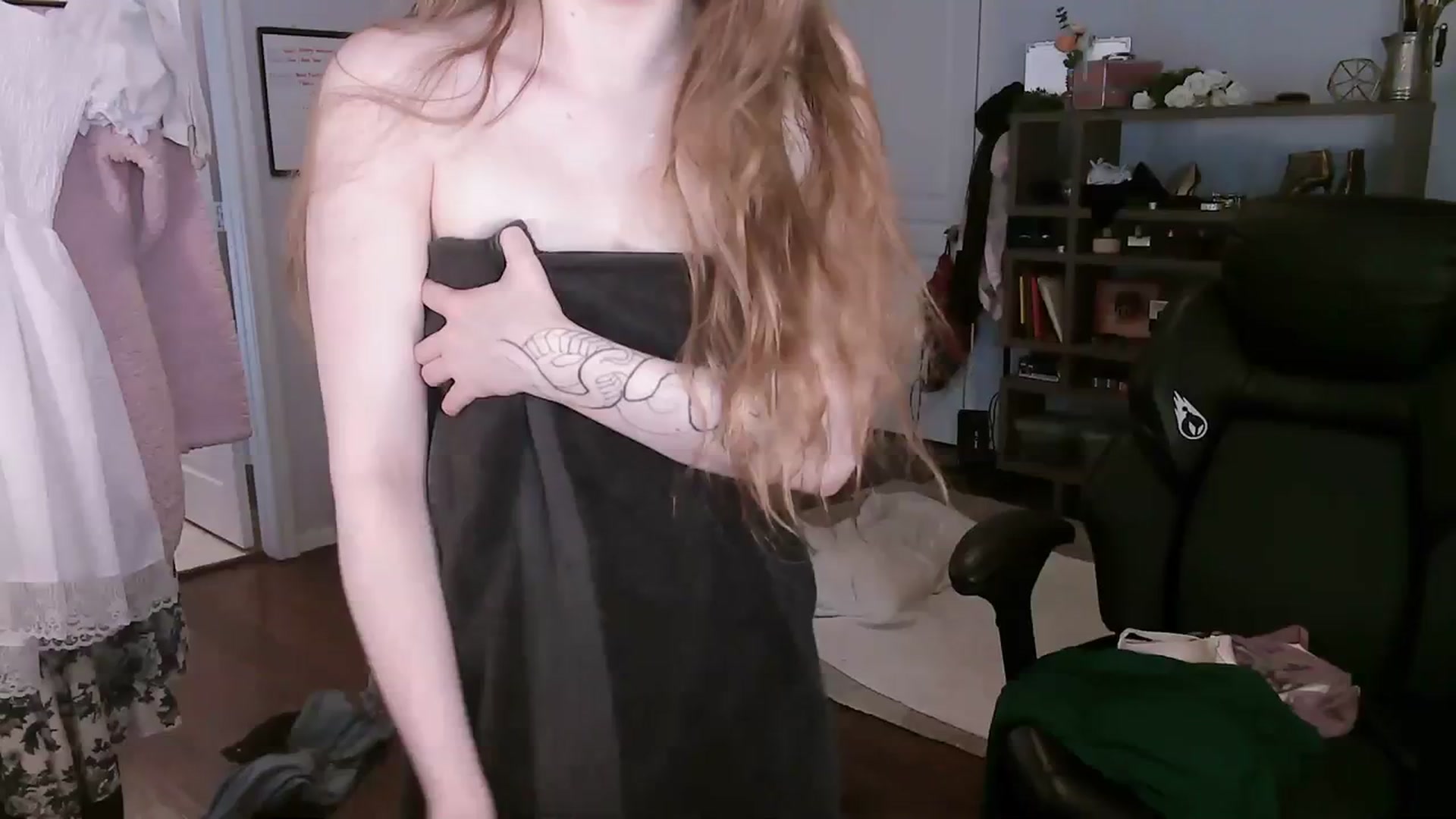 Gallery image thumbnail from Bunnydathug's myfreecams stream on, 10/26/2023, 15:44 image 17 of 20