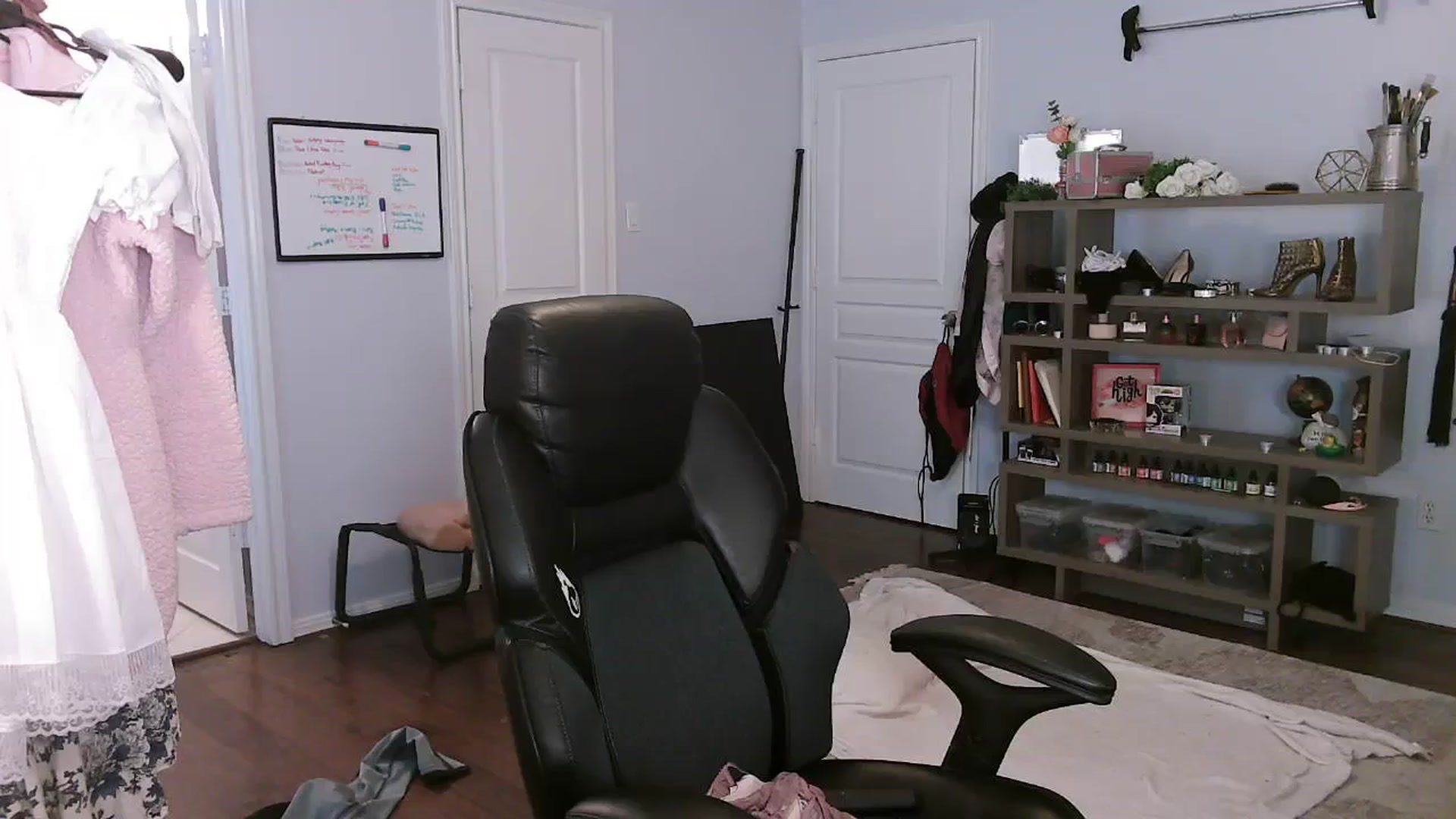 Gallery image thumbnail from Bunnydathug's myfreecams stream on, 10/26/2023, 16:34 image 1 of 20