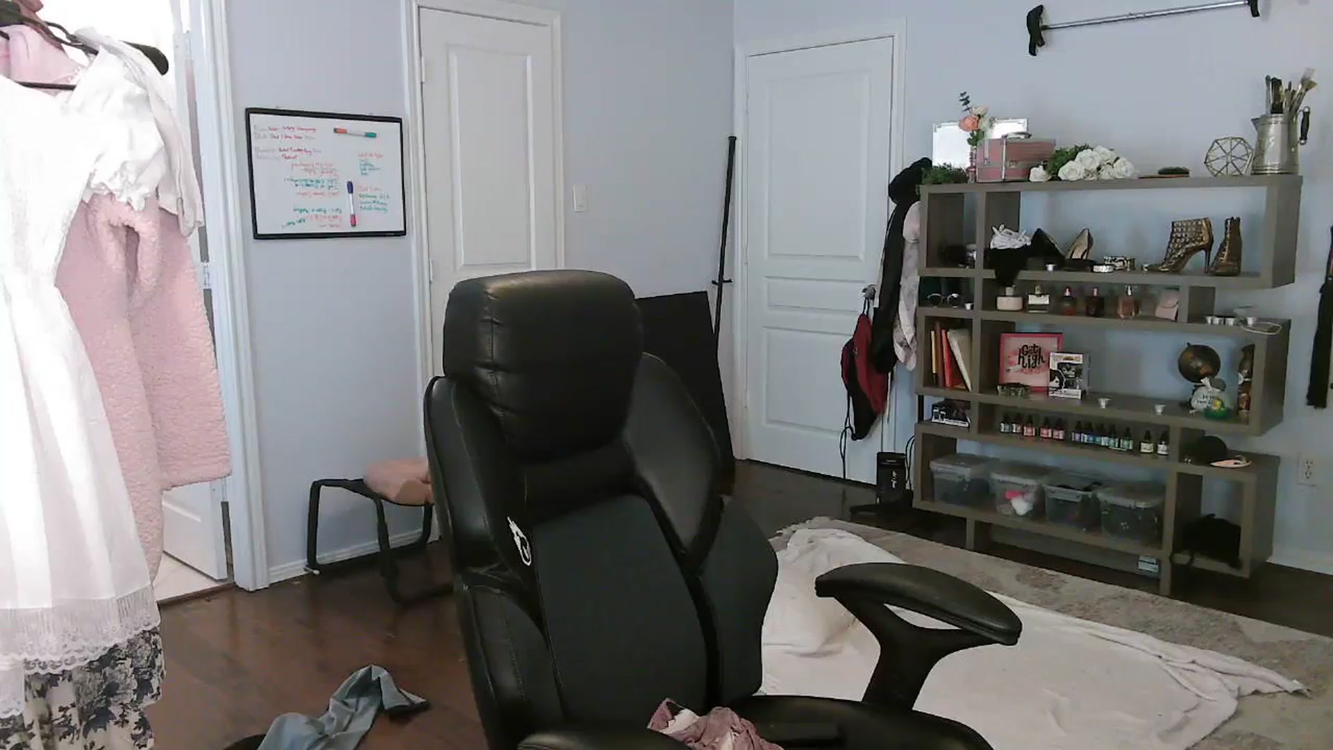 Gallery image thumbnail from Bunnydathug's myfreecams stream on, 10/26/2023, 16:34 image 9 of 20