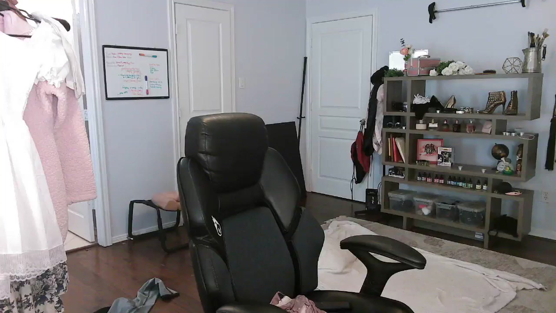 Gallery image thumbnail from Bunnydathug's myfreecams stream on, 10/26/2023, 16:34 image 2 of 20