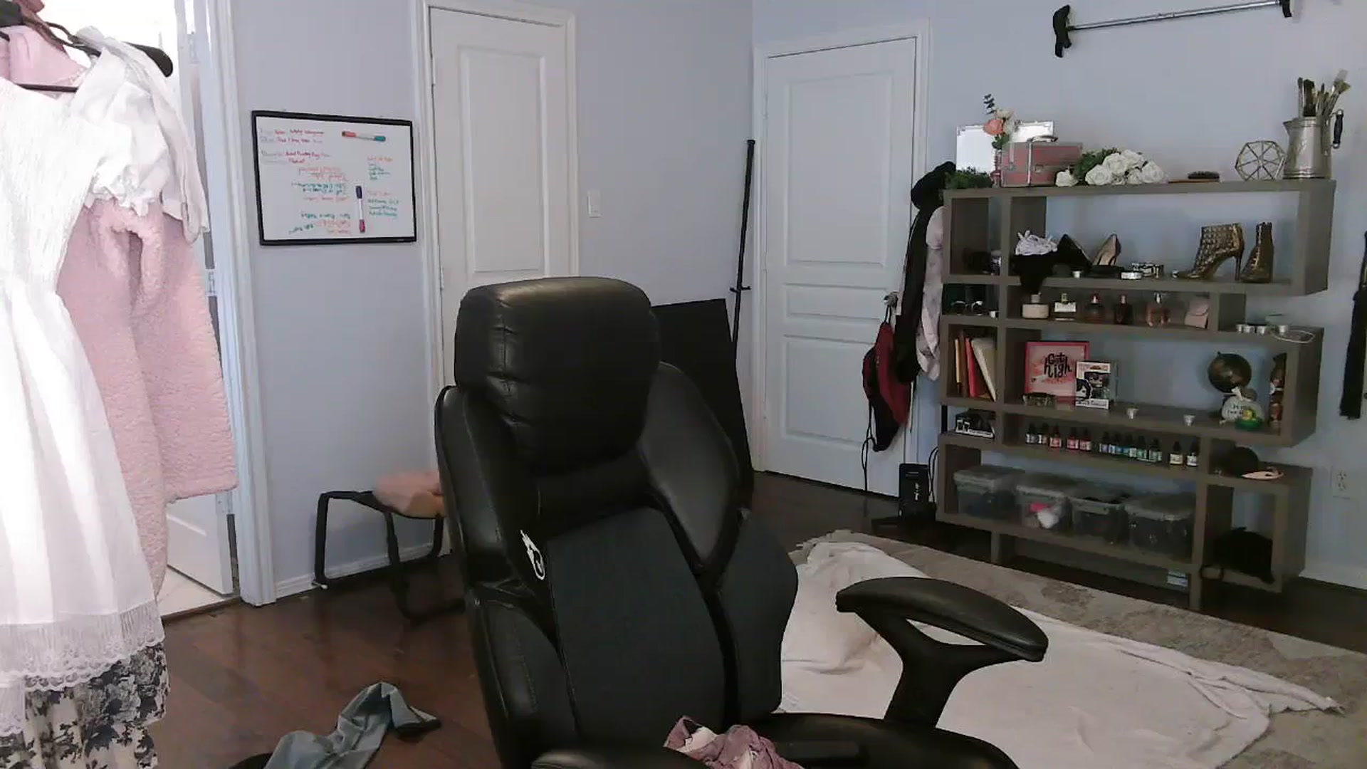 Gallery image thumbnail from Bunnydathug's myfreecams stream on, 10/26/2023, 16:34 image 6 of 20