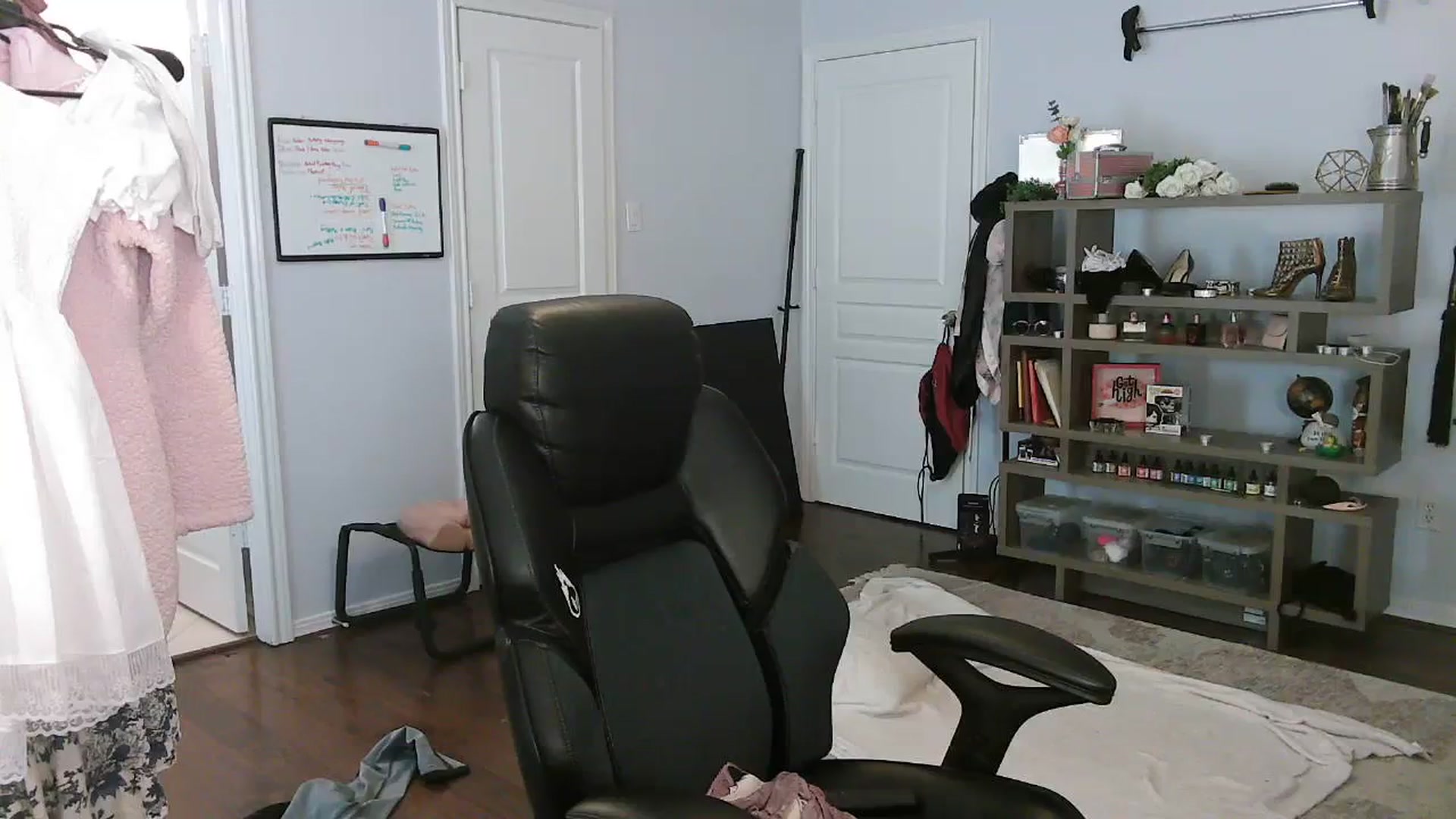 Gallery image thumbnail from Bunnydathug's myfreecams stream on, 10/26/2023, 16:34 image 11 of 20