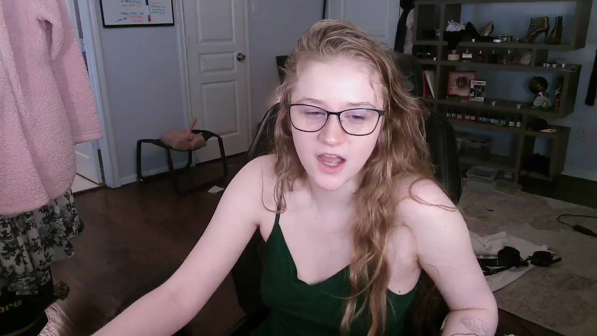 Gallery image thumbnail from Bunnydathug's myfreecams stream on, 10/26/2023, 19:19 image 5 of 20