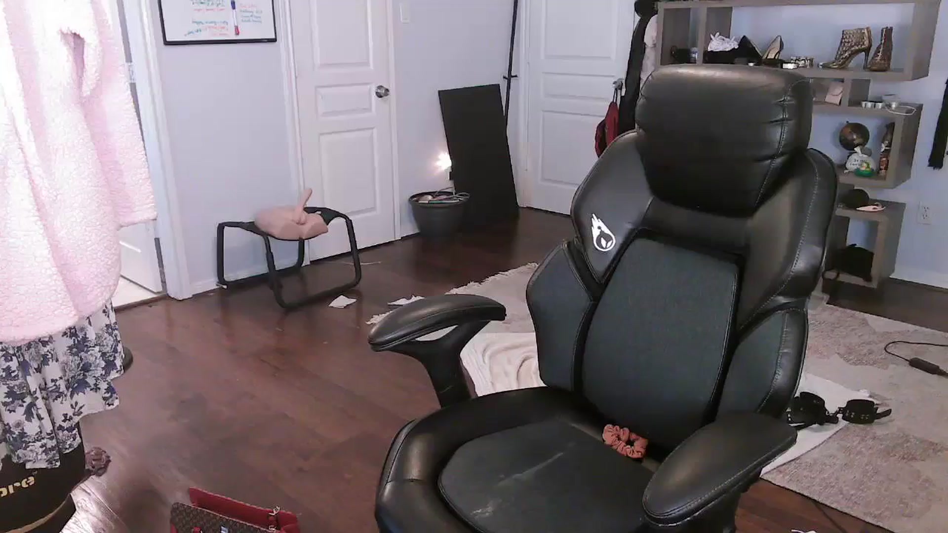 Gallery image thumbnail from Bunnydathug's myfreecams stream on, 10/26/2023, 19:19 image 10 of 20