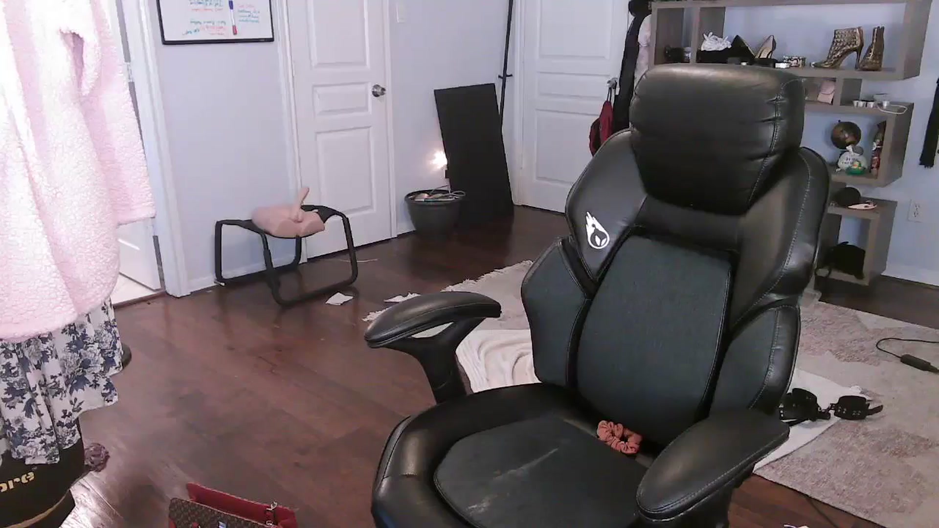 Gallery image thumbnail from Bunnydathug's myfreecams stream on, 10/26/2023, 19:19 image 7 of 20