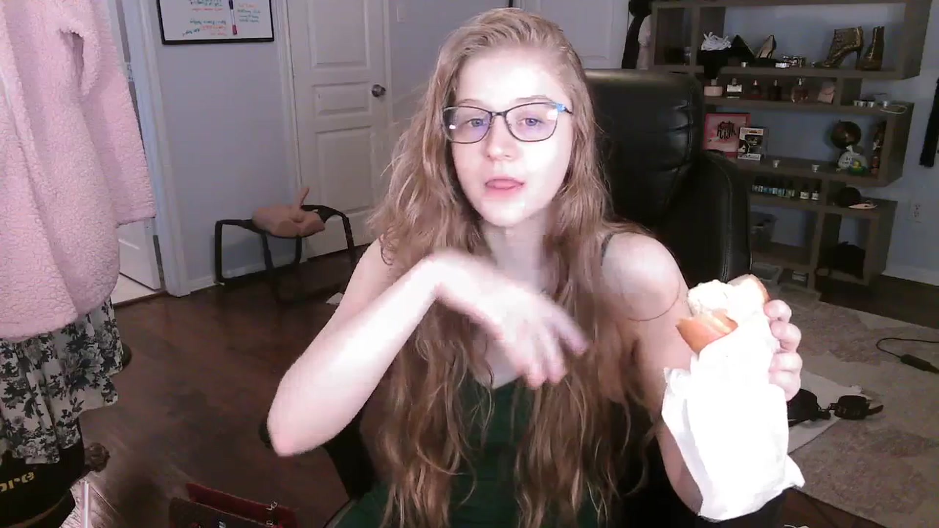 Gallery image thumbnail from Bunnydathug's myfreecams stream on, 10/26/2023, 19:19 image 16 of 20