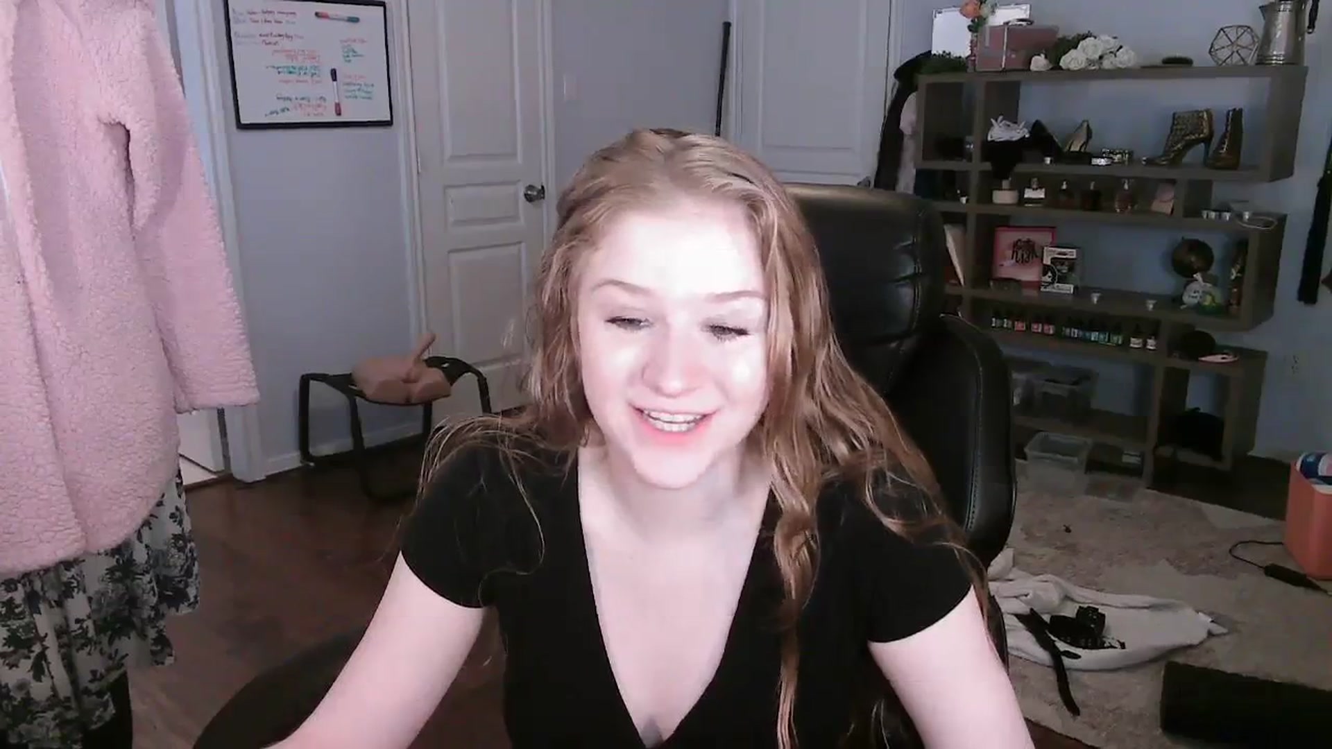 Gallery image thumbnail from Bunnydathug's myfreecams stream on, 10/28/2023, 16:11 image 4 of 20