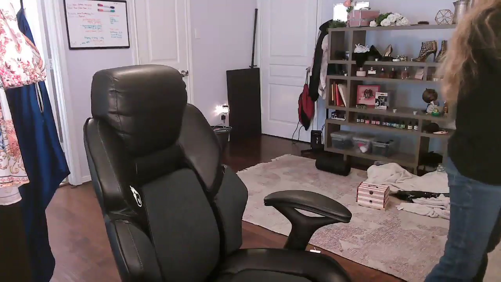 Gallery image thumbnail from Bunnydathug's myfreecams stream on, 10/29/2023, 14:47 image 14 of 20