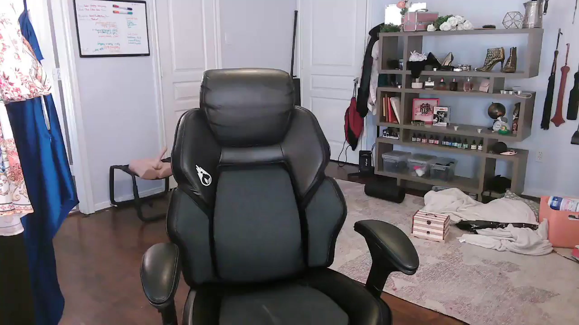 Gallery image thumbnail from Bunnydathug's myfreecams stream on, 10/29/2023, 14:47 image 1 of 20