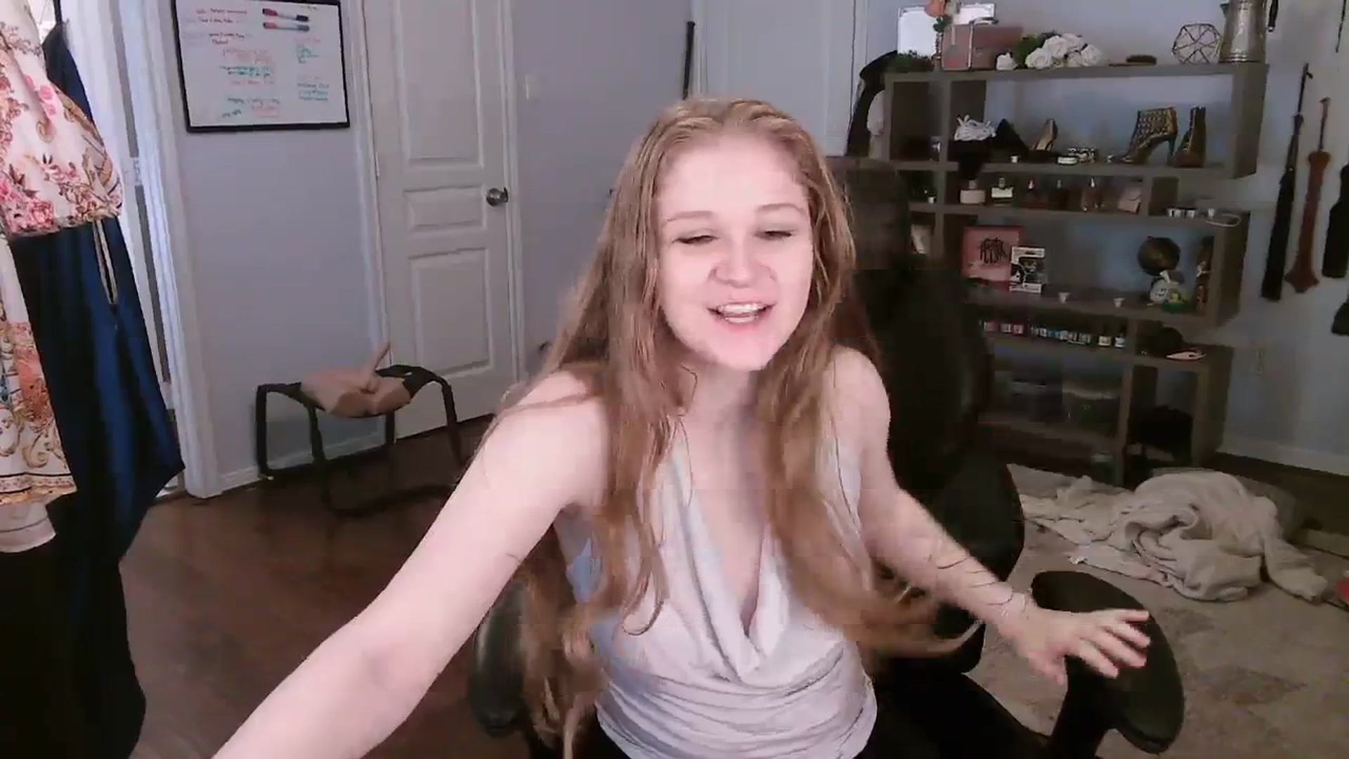 Gallery image thumbnail from Bunnydathug's myfreecams stream on, 10/29/2023, 16:11 image 6 of 20