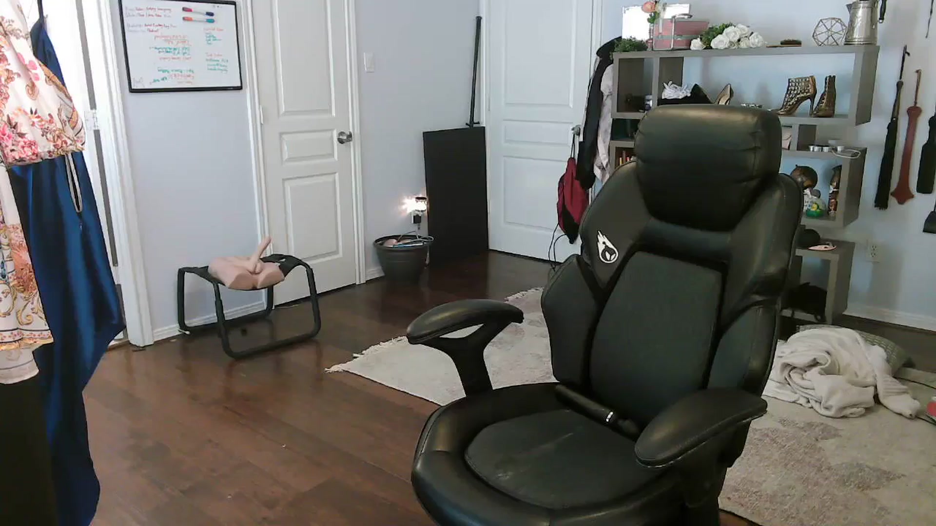 Gallery image thumbnail from Bunnydathug's myfreecams stream on, 10/29/2023, 16:11 image 14 of 20