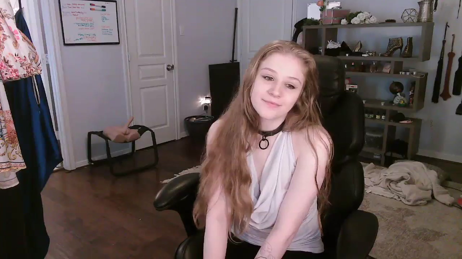 Gallery image thumbnail from Bunnydathug's myfreecams stream on, 10/29/2023, 16:11 image 3 of 20