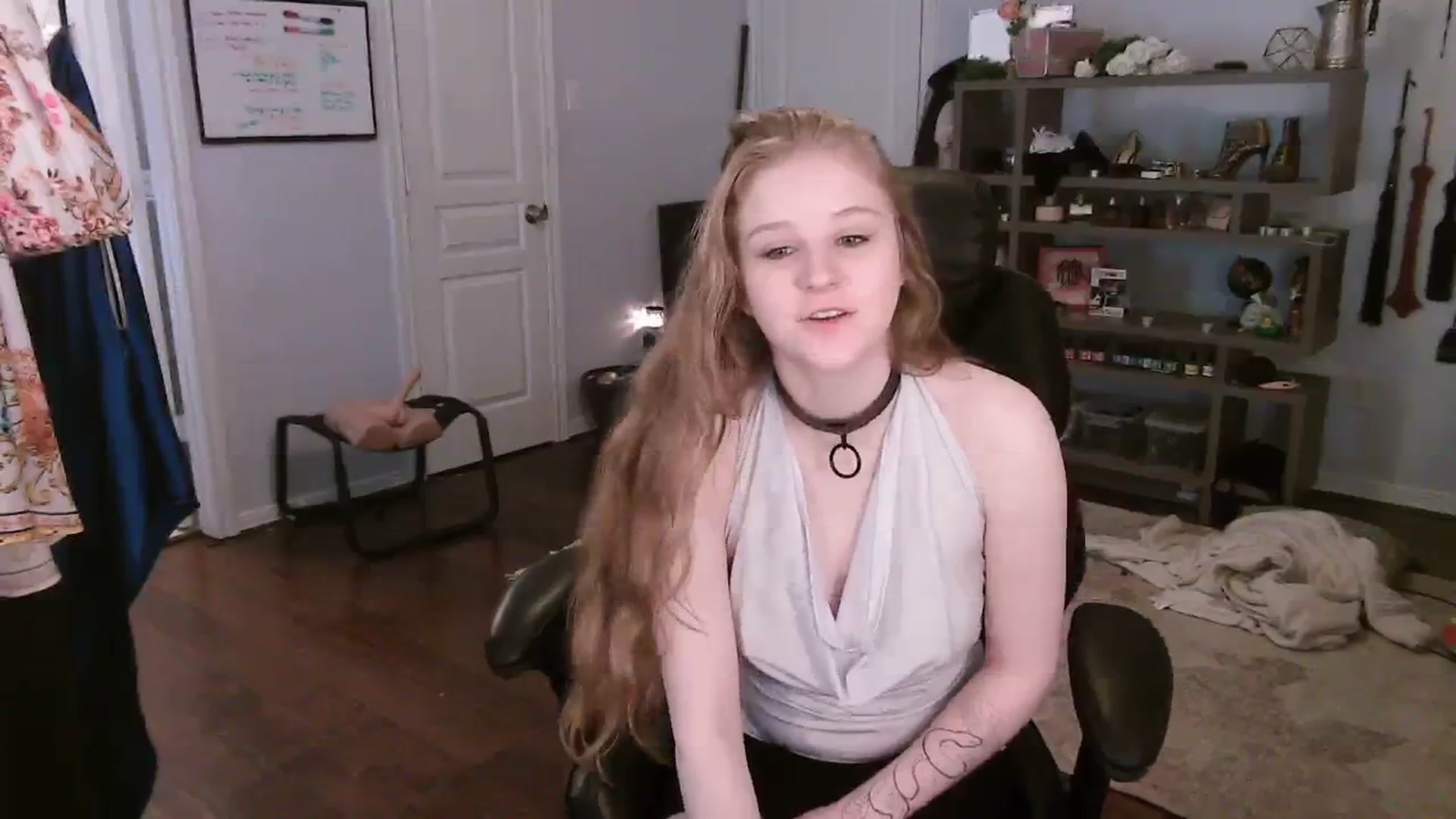 Gallery image thumbnail from Bunnydathug's myfreecams stream on, 10/29/2023, 16:11 image 2 of 20