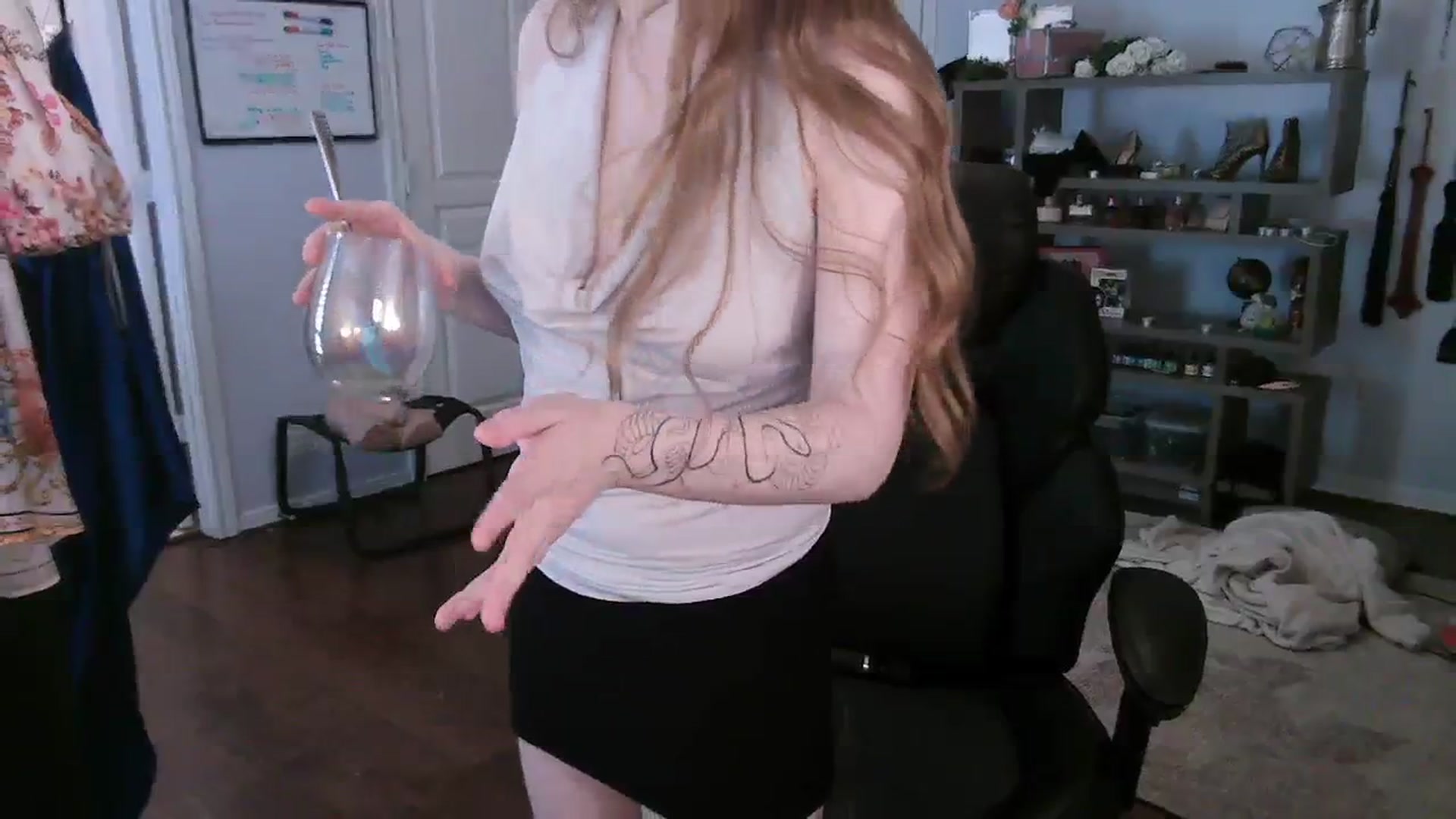 Gallery image thumbnail from Bunnydathug's myfreecams stream on, 10/29/2023, 16:11 image 11 of 20